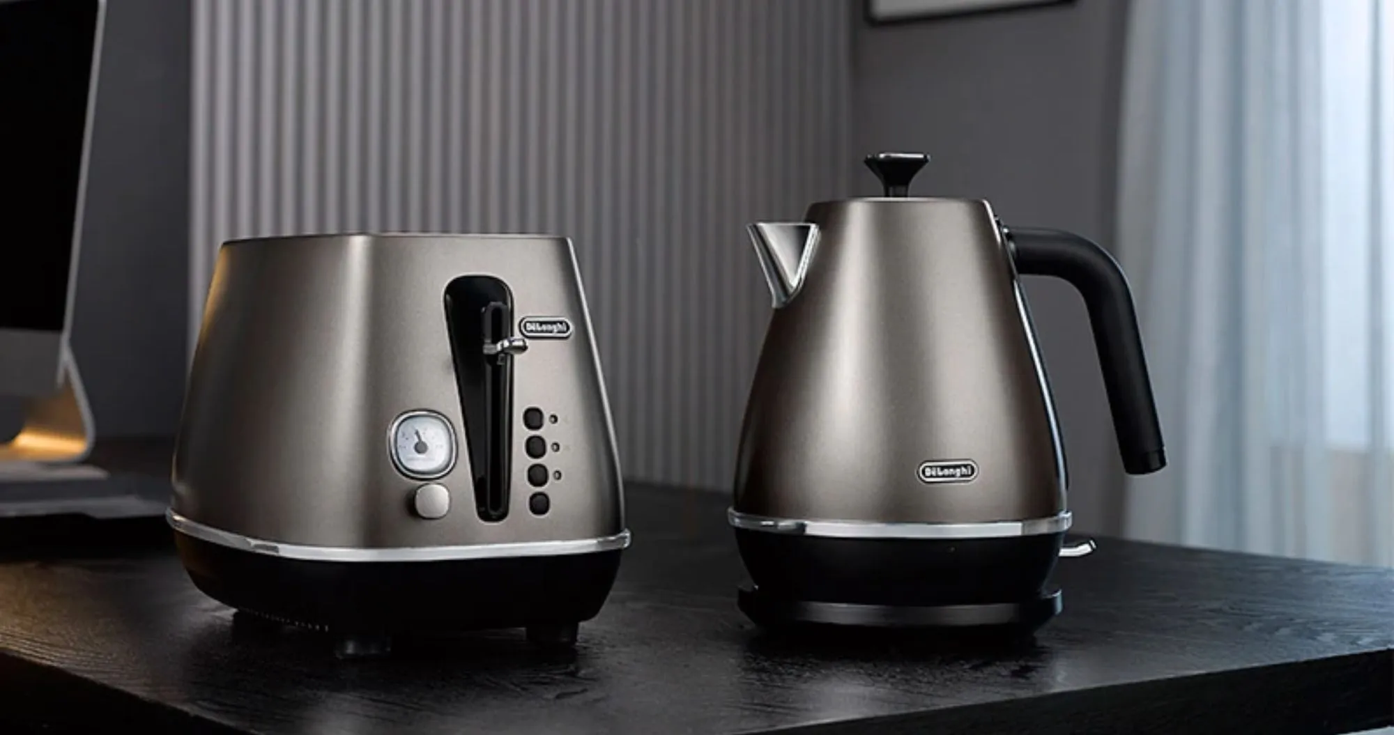 Електрочайник DeLonghi KBIN 2001 TB (Distinta Titanium)