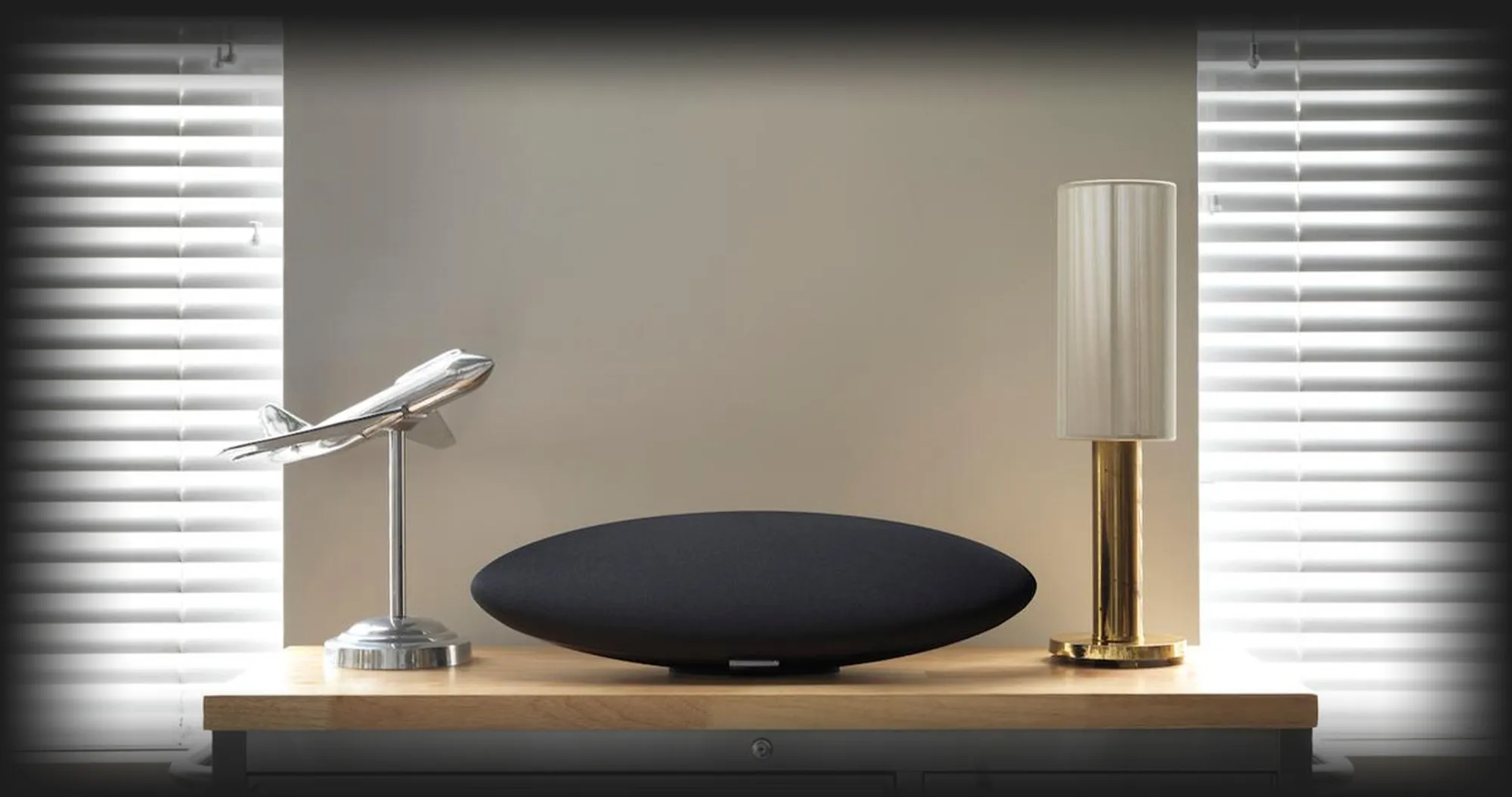 Бездротова акустика Bowers & Wilkins Zeppelin (Pearl Grey)