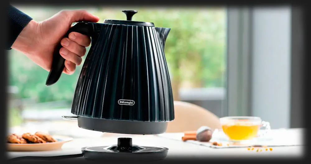 Електрочайник DeLonghi Ballerina (Black)