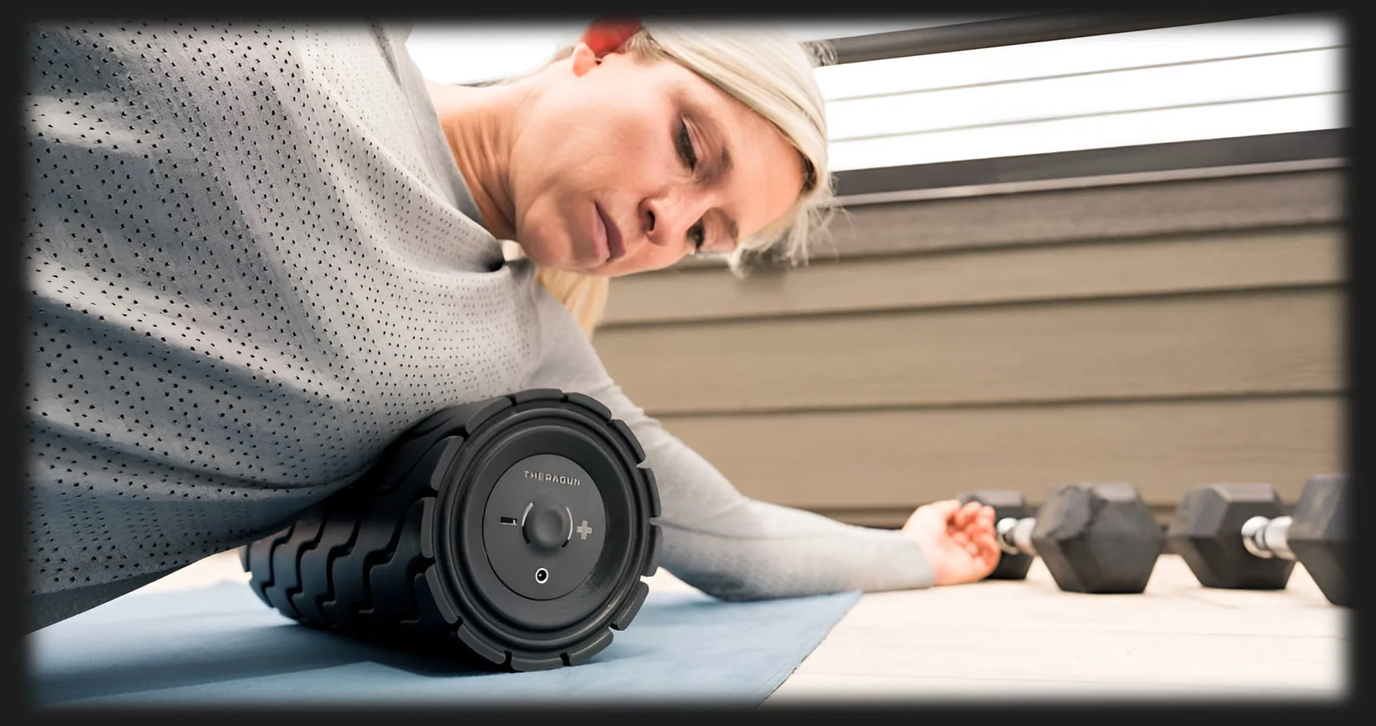 Масажний циліндр Theragun Wave Roller (Black)