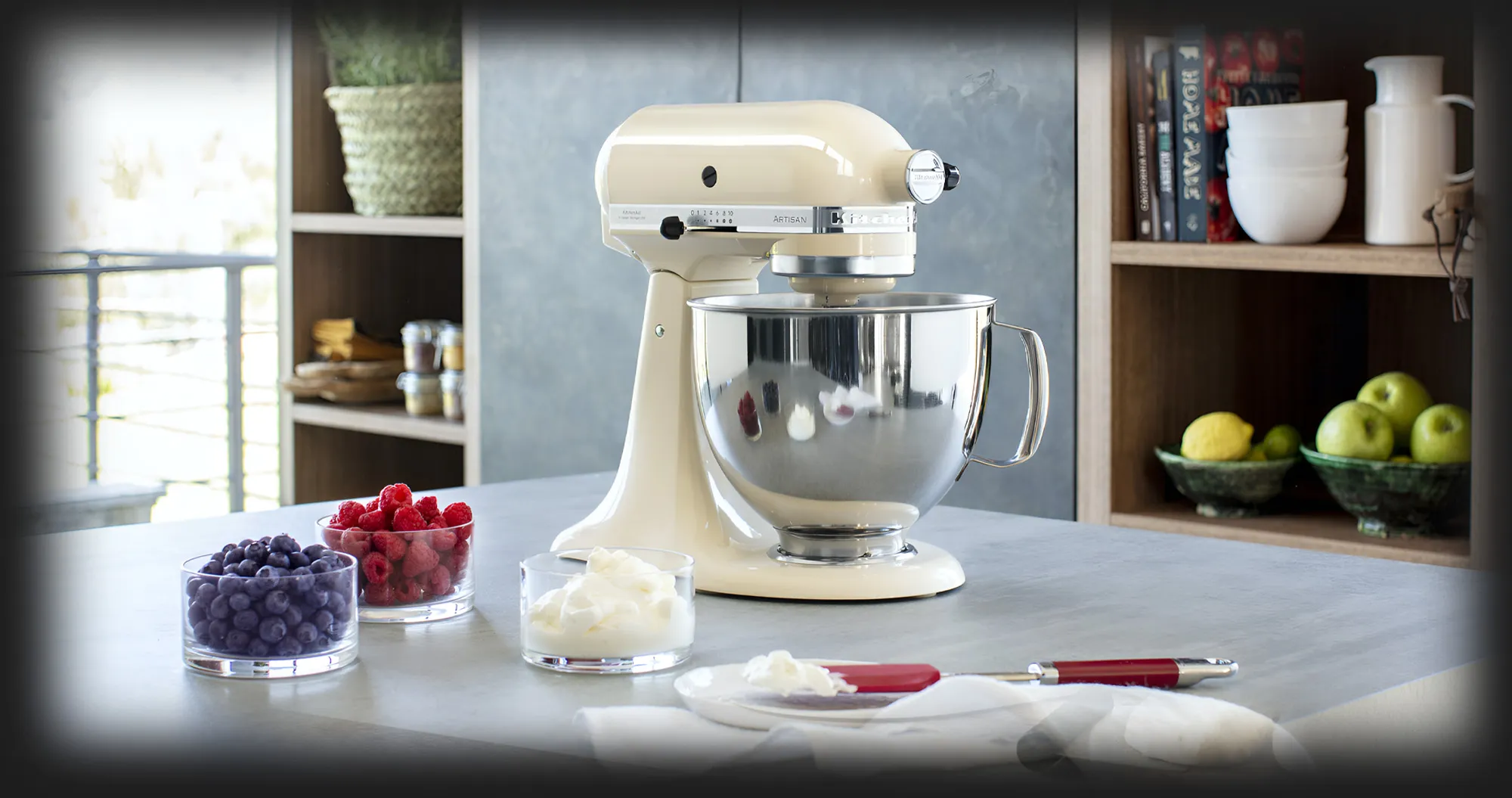 Планетарний міксер KitchenAid Artisan 4,8 л з відкидним блоком (Black)