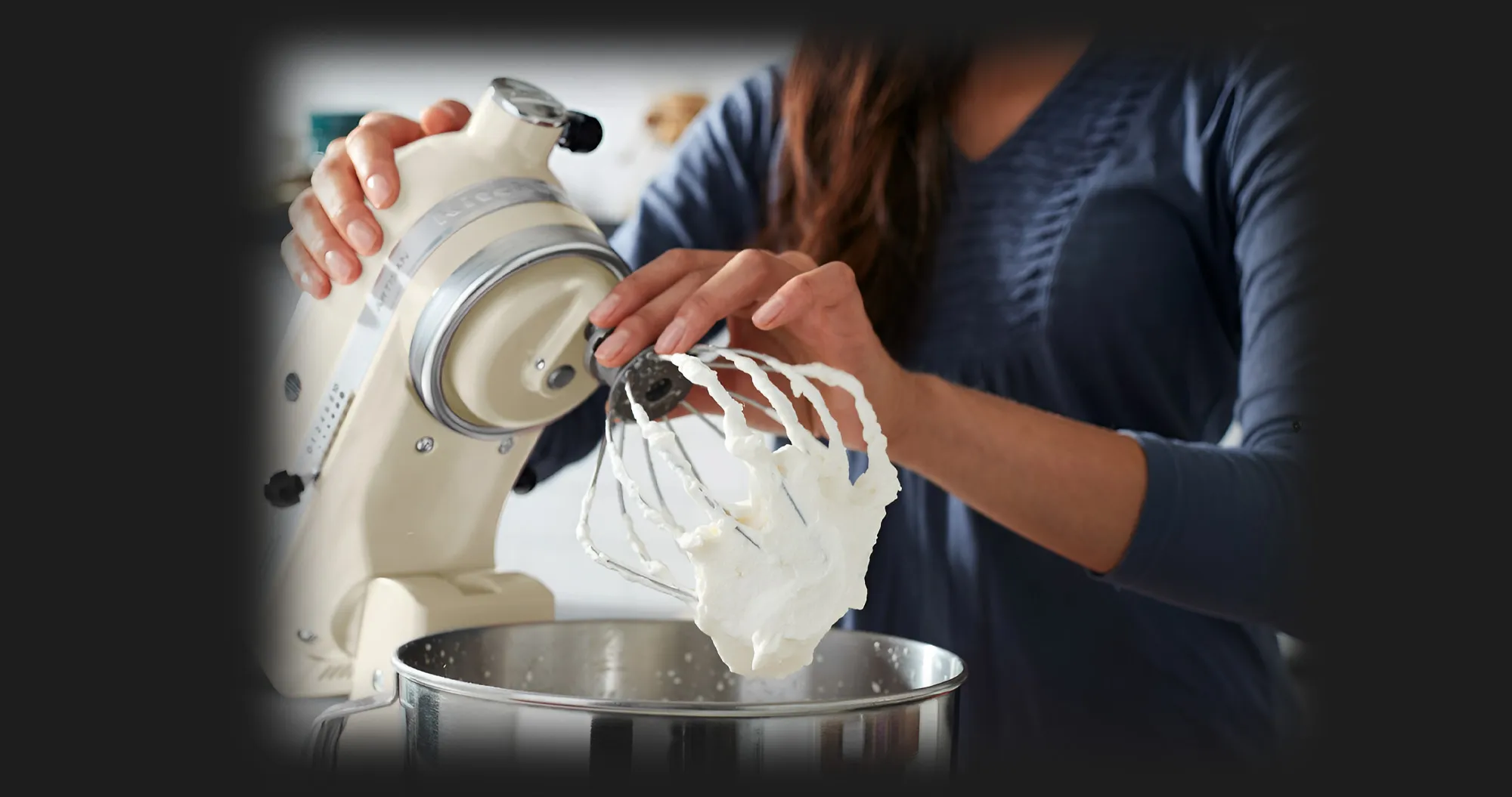 Планетарний міксер KitchenAid Artisan 4,8 л з відкидним блоком (Black)