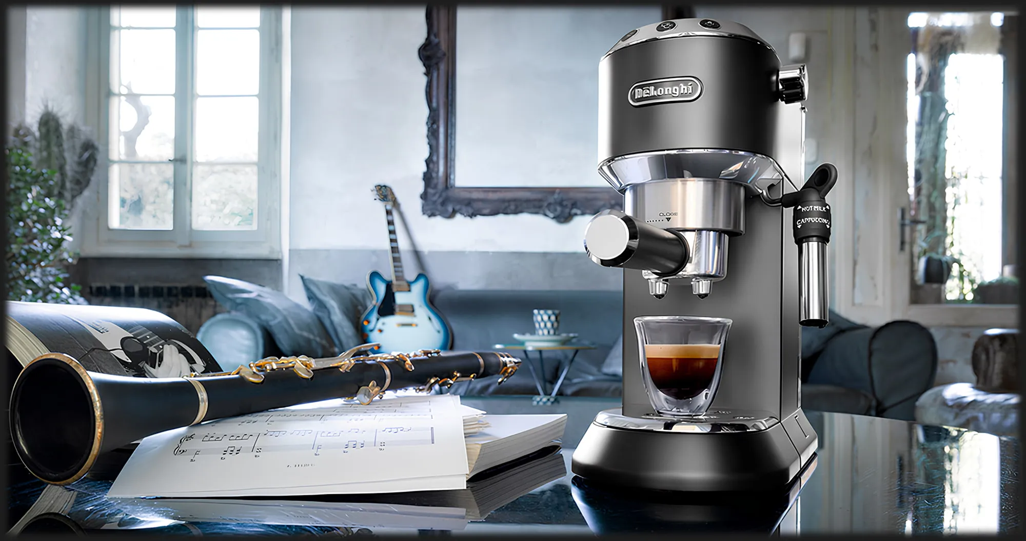 Ріжкова кавоварка Delonghi Dedica (Black)