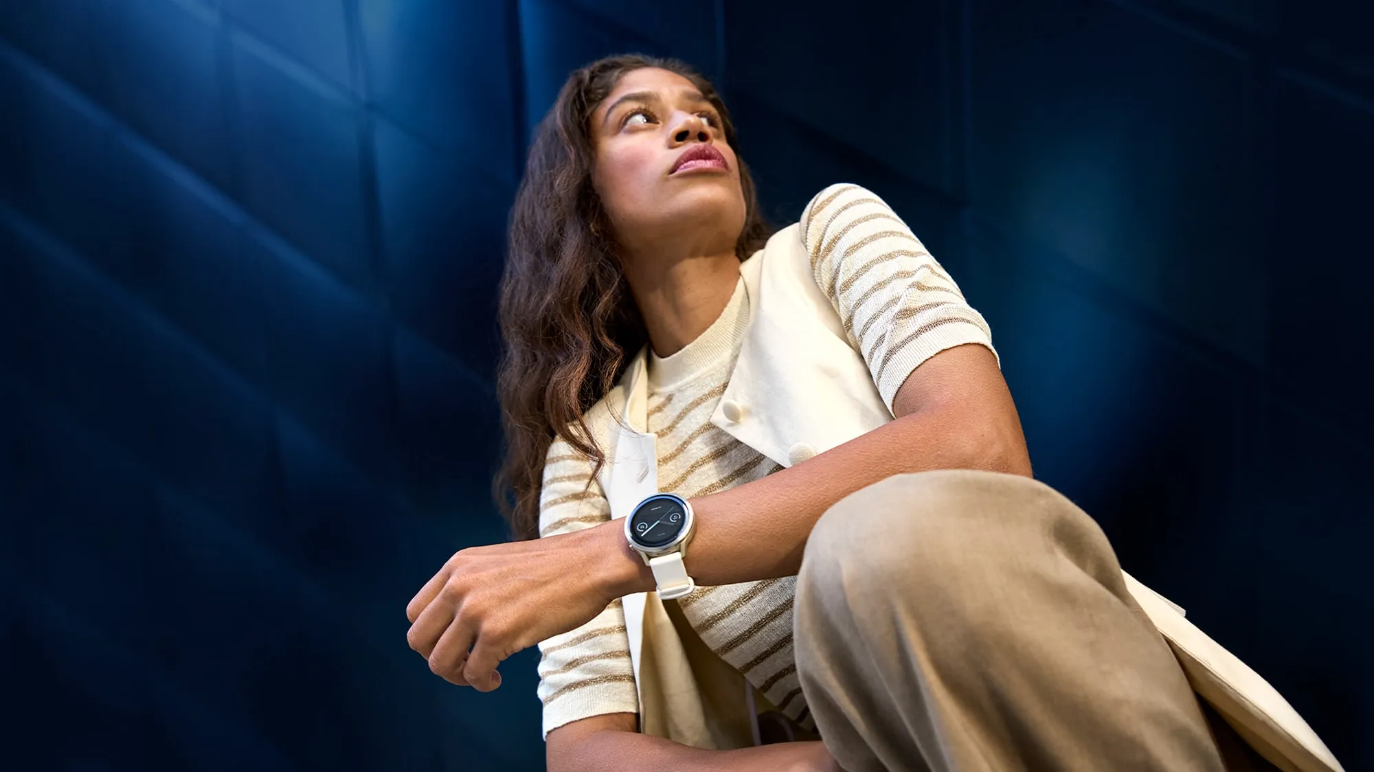 Garmin Venu 4 41mm Lunar Gold with Bone Silicone Band and Light Sand Leather Band