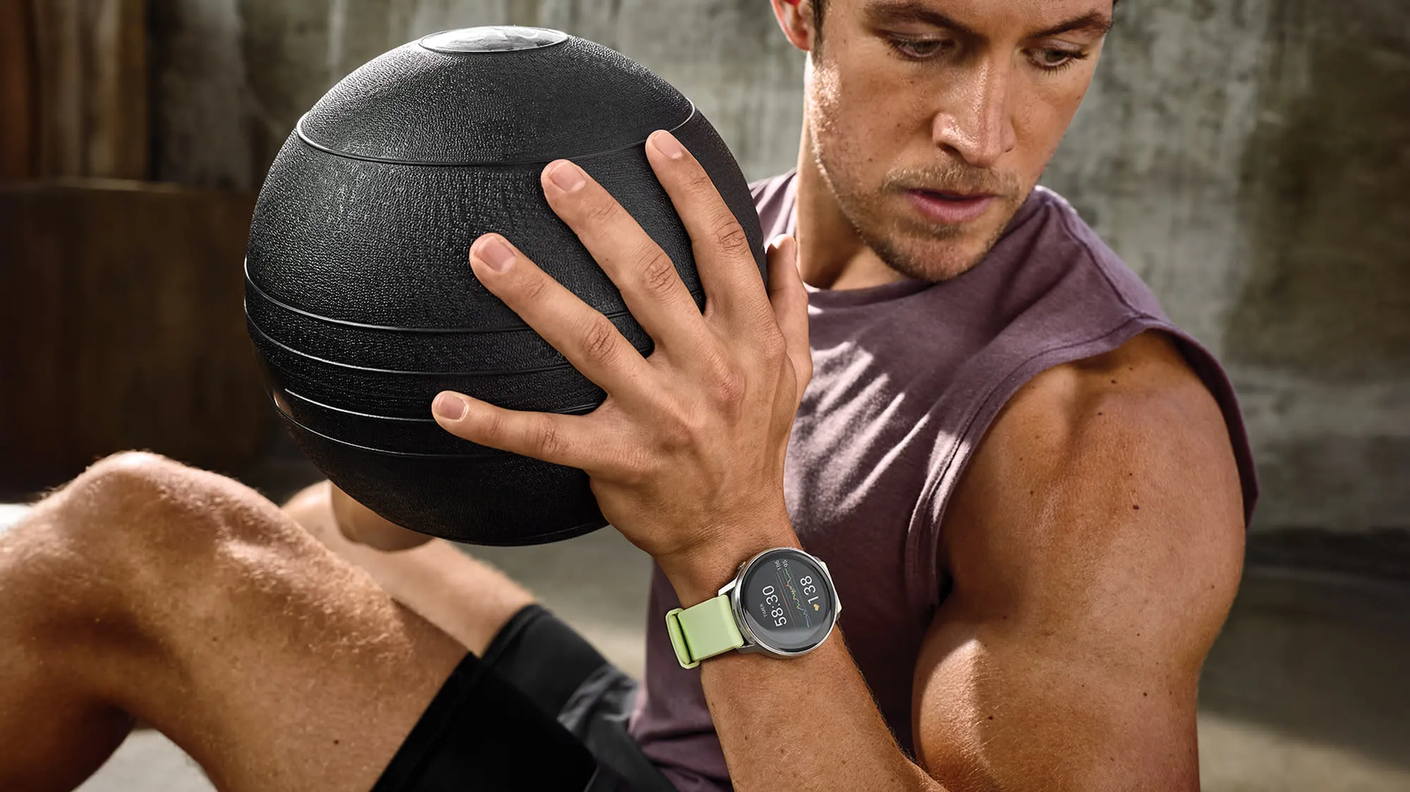 Garmin Venu 4 41mm Lunar Gold with Bone Silicone Band and Light Sand Leather Band
